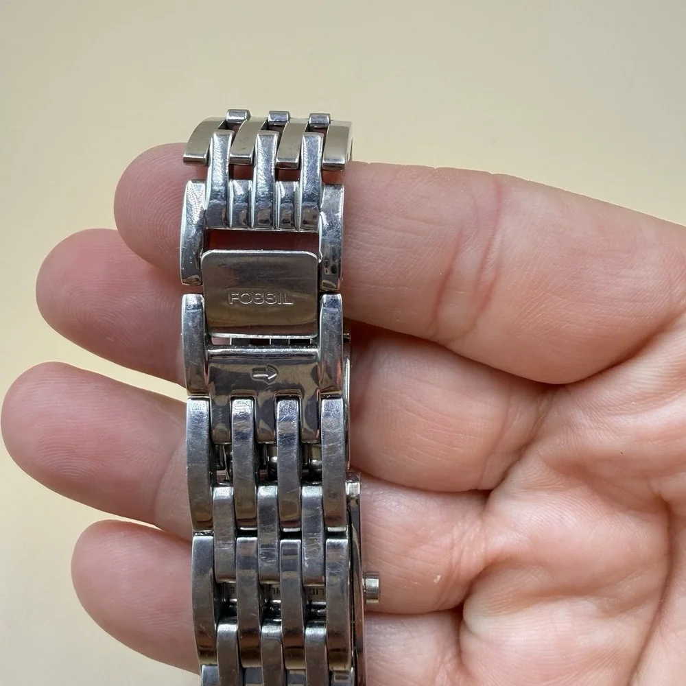 Fossil Steel FS-2588 Womens Silver Tone Stainless Watch 30M Analog FS2588